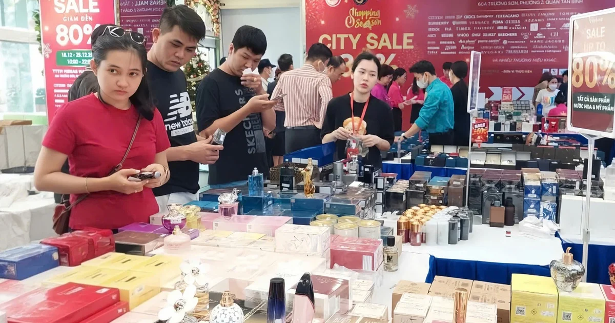 Nước hoa chính hãng hay chiết gốc: Mua sao cho an toàn
