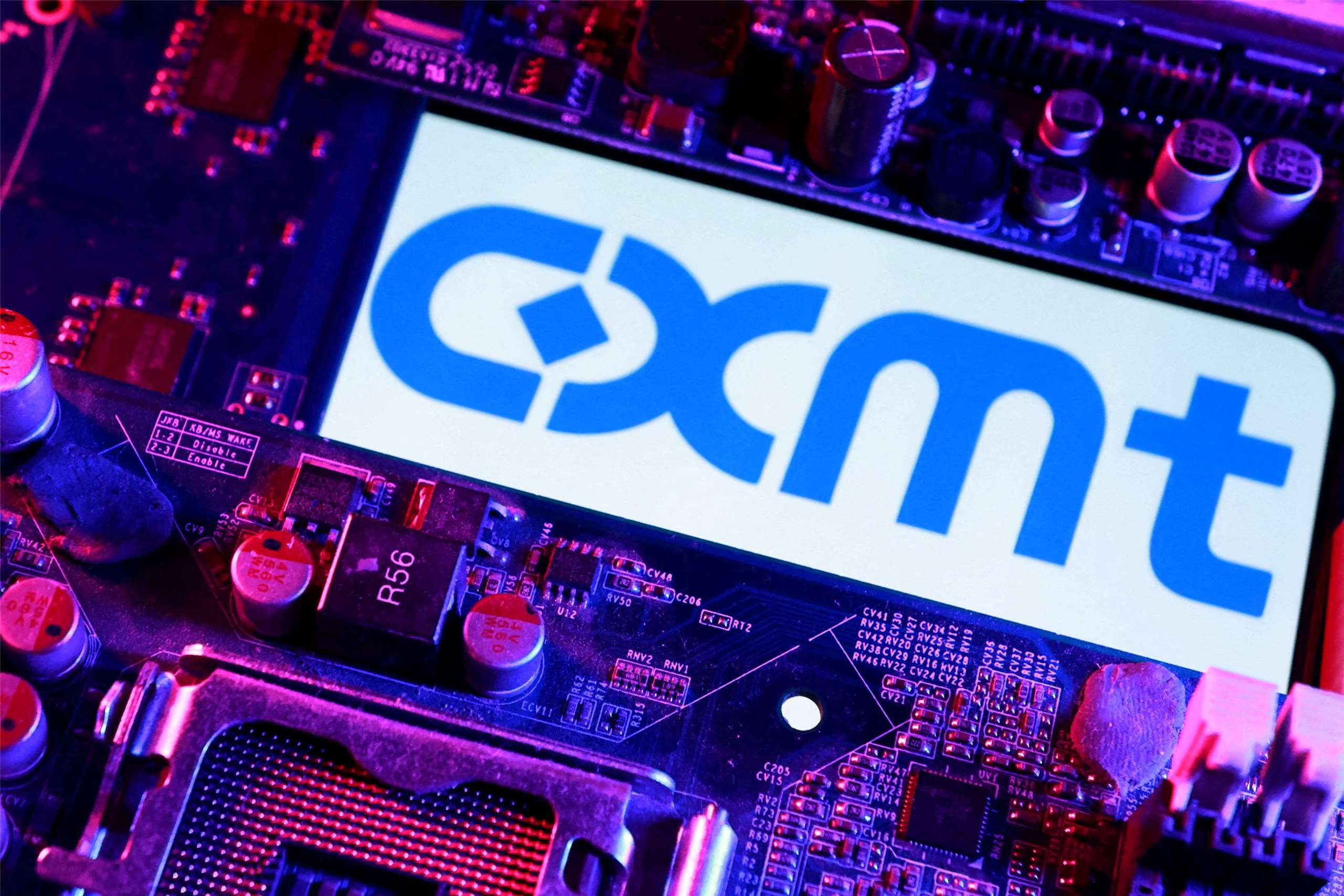 Apple mạo hiểm với chip nhớ Trung Quốc cho iPhone và MacBook