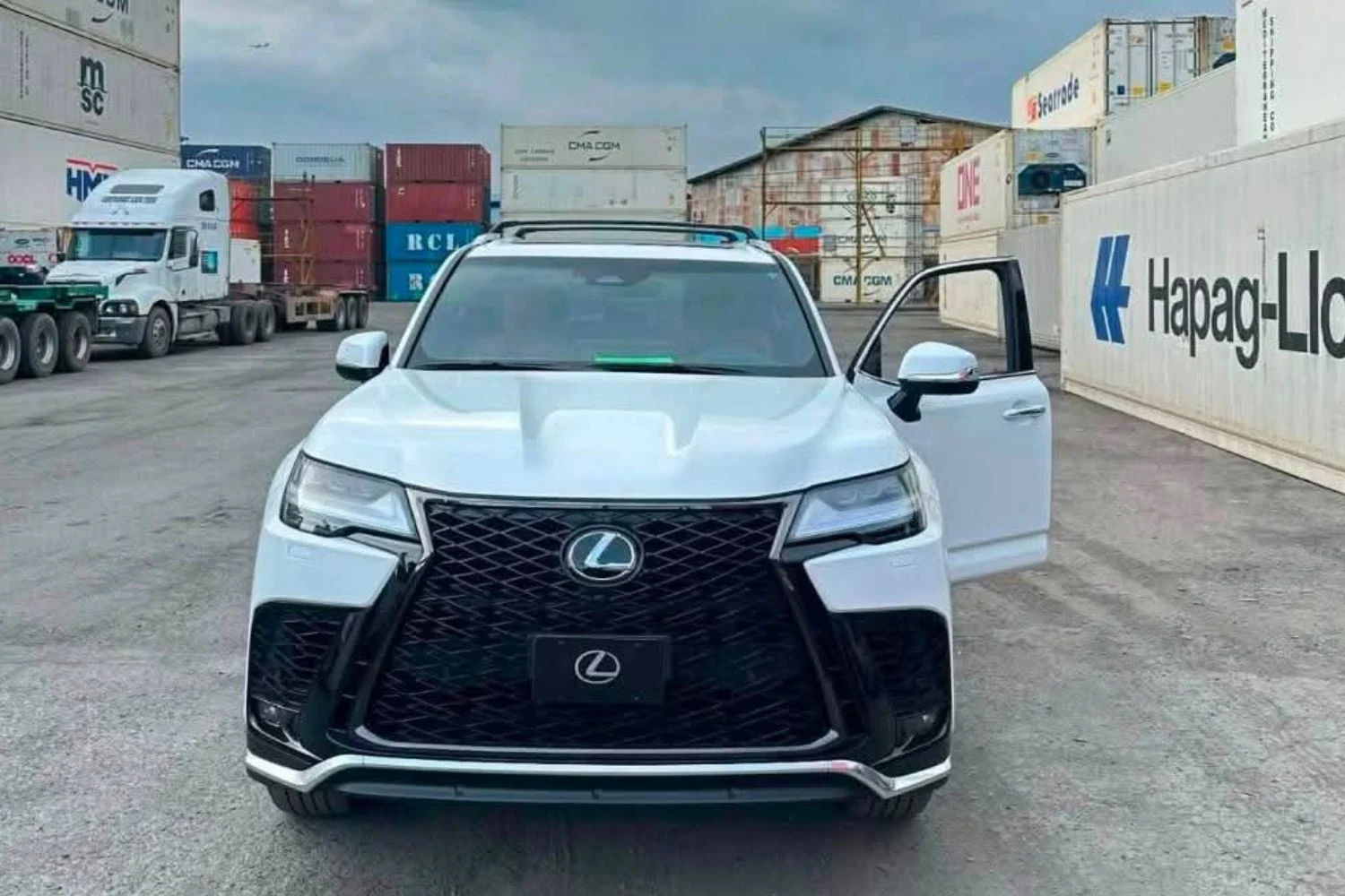 MG IM8 và Lexus LX 700h: hai hướng đi mới cho SUV cao cấp
