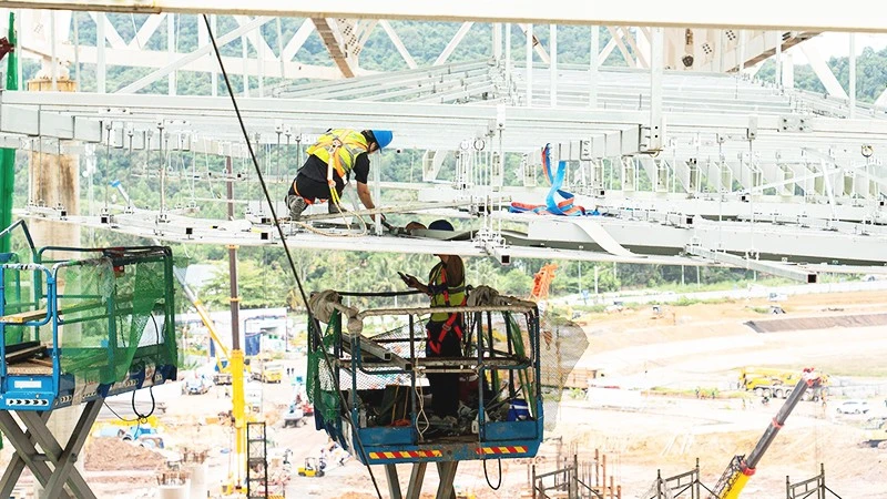 Nhà ga T2 Phú Quốc: Cánh Phượng hoàng thép và đường hành lý 8km