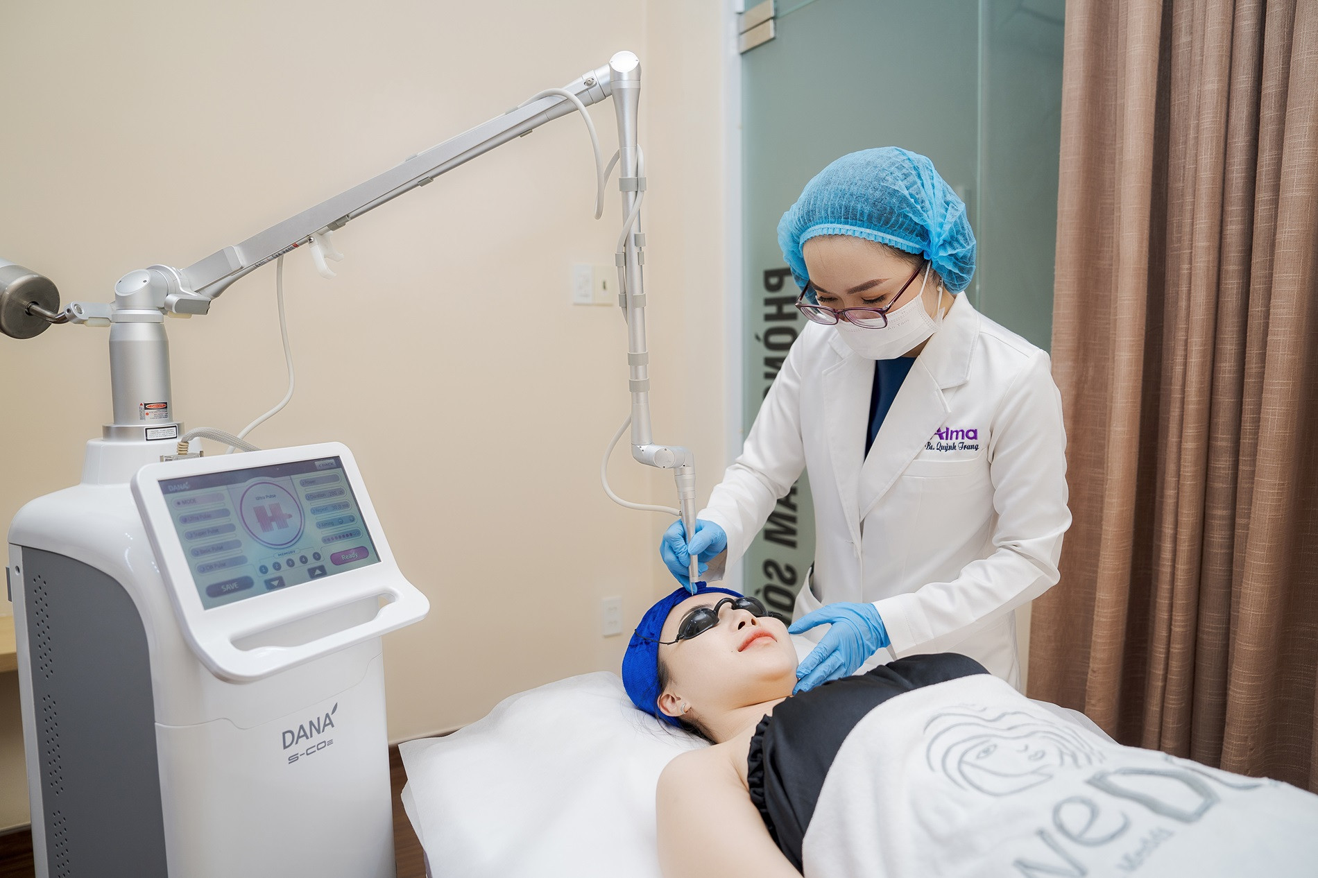 Vì sao khách rời spa sang phòng khám thẩm mỹ do bác sĩ điều hành?