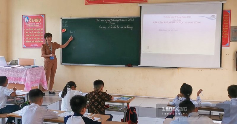 Giáo dục AI và STEM trong trường trung học: Cơ hội và khoảng cách số