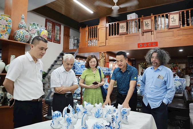 Gốm Bát Tràng tái định vị: từ lò làng tới quà tặng cao cấp