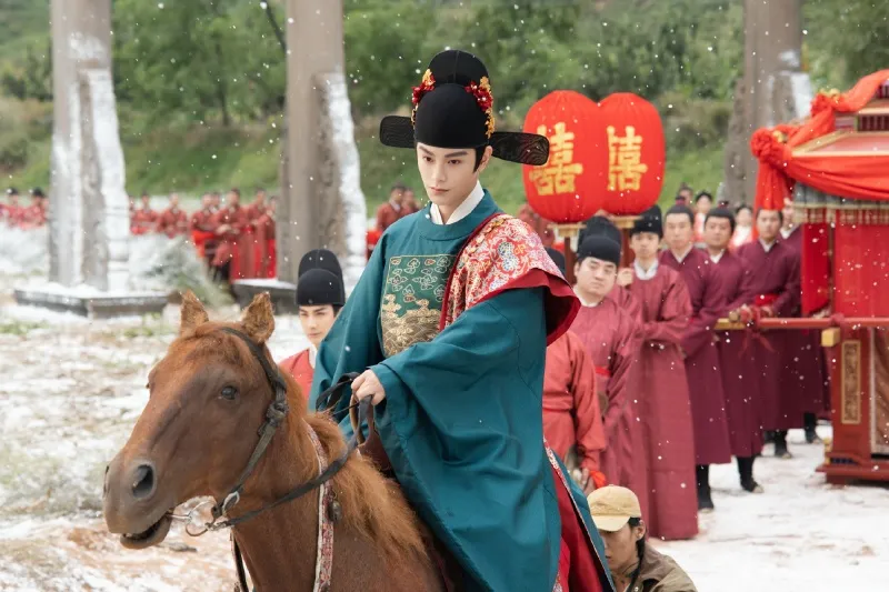 Đinh Vũ Hề và cái "chúi cổ" trong Hoa Khai Cẩm Tú: khi thói quen diễn xuất thành điểm yếu