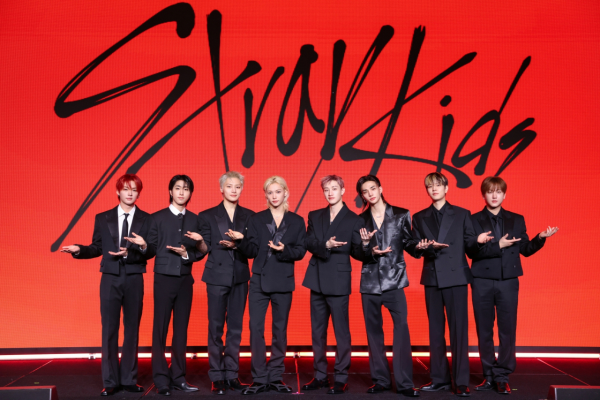 Stray Kids trở lại với ‘This & That’: Không chạy theo cúp, chỉ chạy theo âm nhạc
