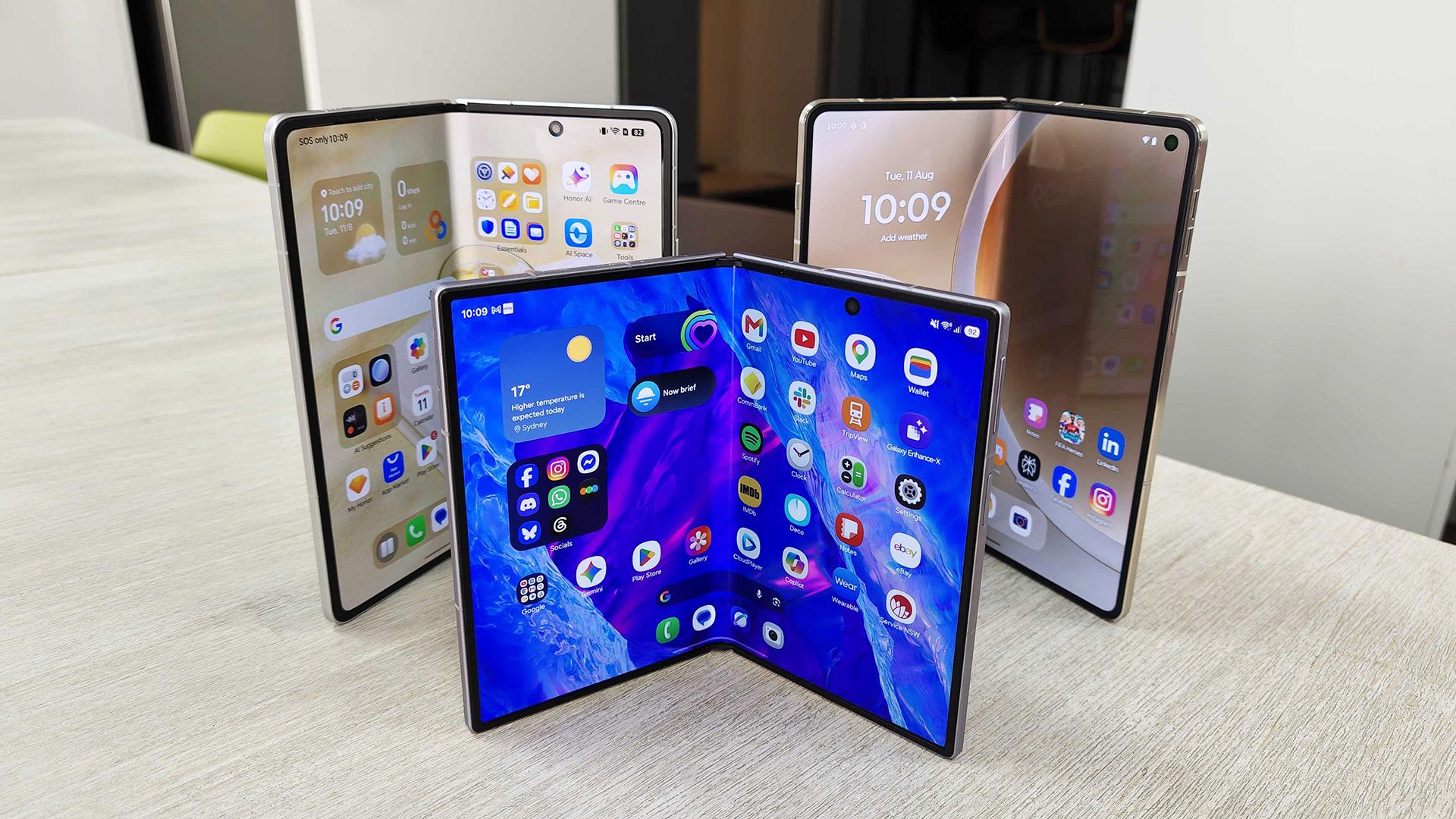 Galaxy Z Fold 8 vs Razr Fold vs Magic V6: Which Foldable Phone Wins?