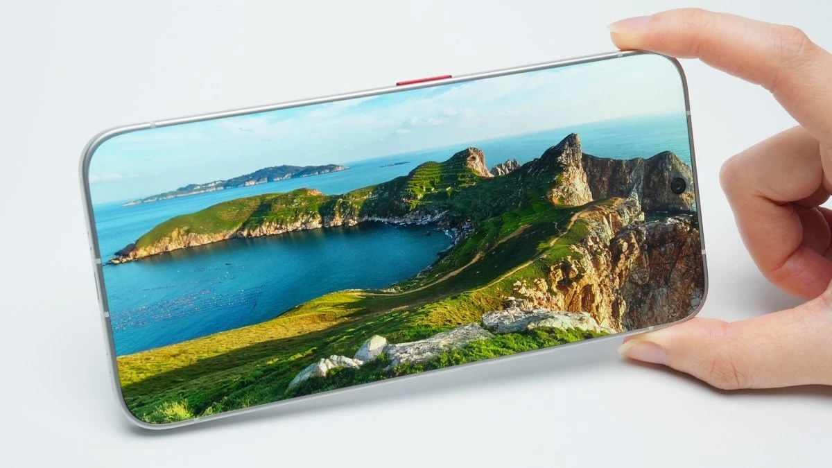 Smartphone không viền 0mm của Tecno: đột phá lớn hay chiêu trò thiết kế?