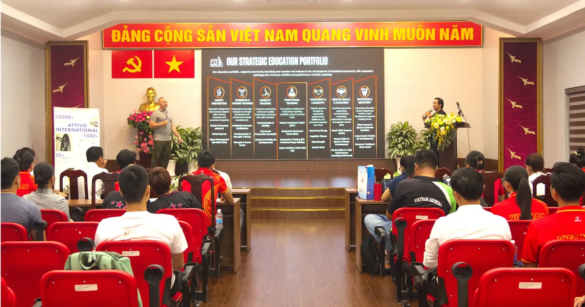 Huấn luyện viên thể thao Việt Nam học vận động chức năng để tối ưu thành tích