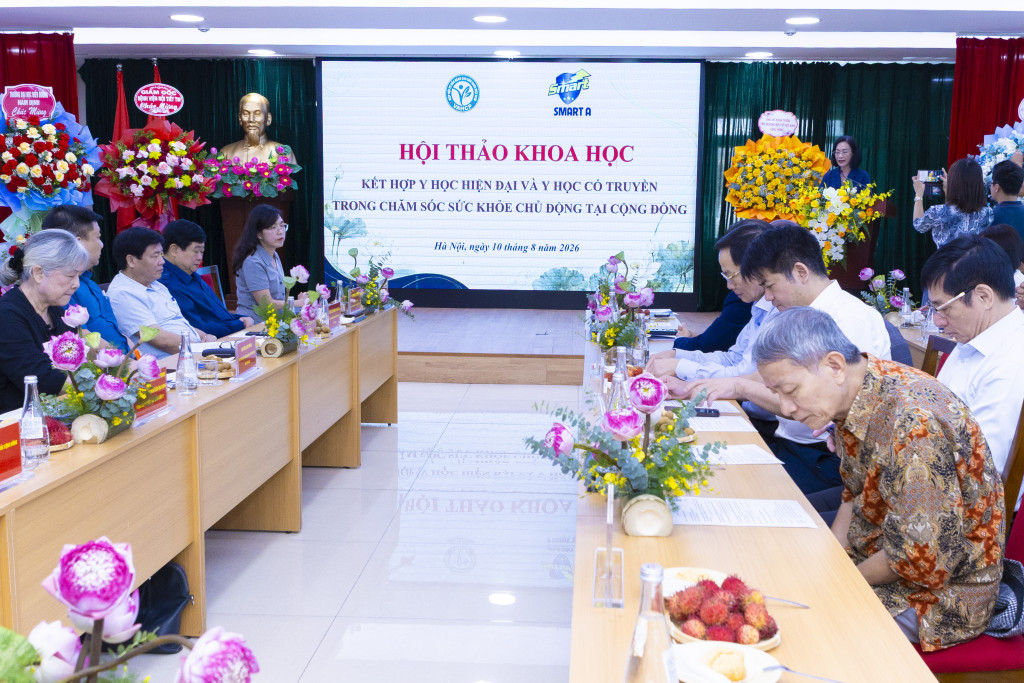 Kết hợp y học hiện đại và y học cổ truyền trong chăm sóc người cao tuổi
