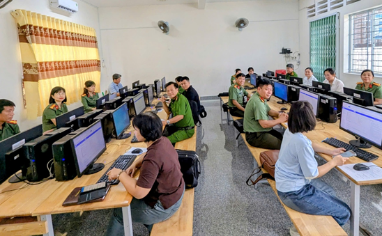 Giáo viên học cách tích hợp AI vào giảng dạy: nên tham gia khóa nào?