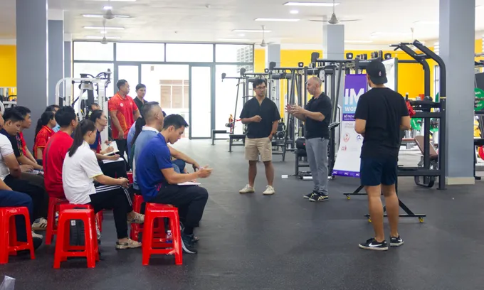 Huấn luyện viên thể thao Việt Nam học vận động chức năng để tối ưu thành tích