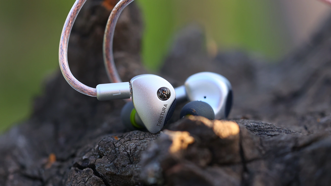 Budget Dynamic Driver IEMs Under 200: Ola II vs BQ10 vs Woodnote
