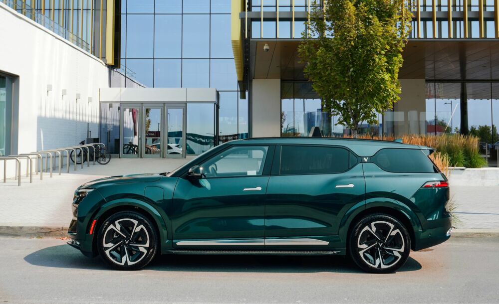 Chủ xe VinFast VF 9 và VF MPV 7: xe sang điện nhưng nuôi rẻ
