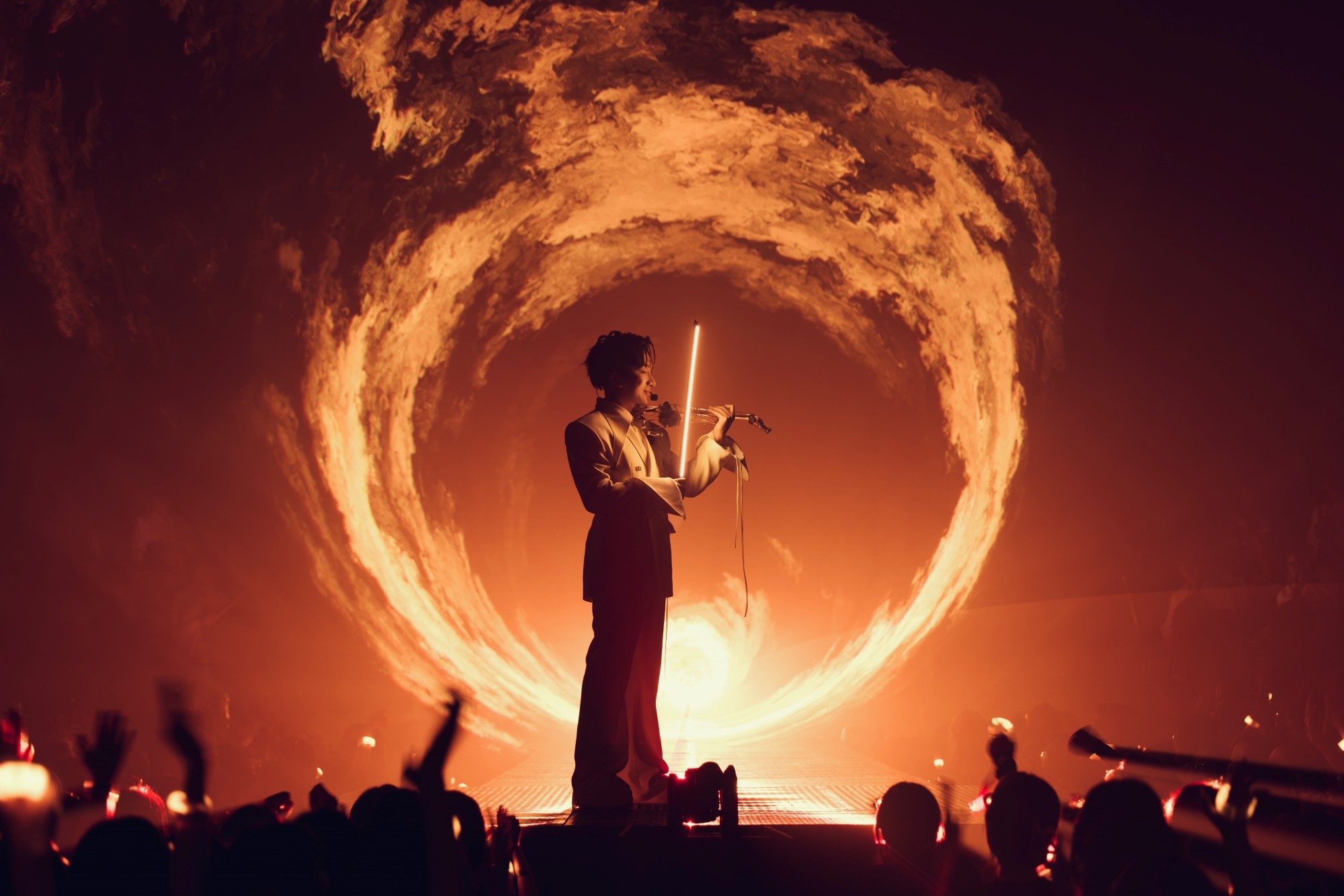Hoàng Rob vượt ranh giới: từ nhạc sĩ violin Việt đến ca sĩ đa tài