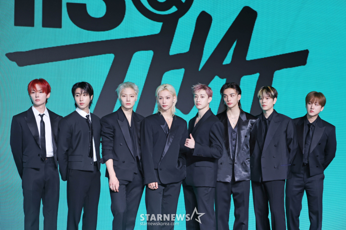 Stray Kids tỏa sáng với mini album ‘This & That’ và thảm xanh SBS Gayo Daejeon