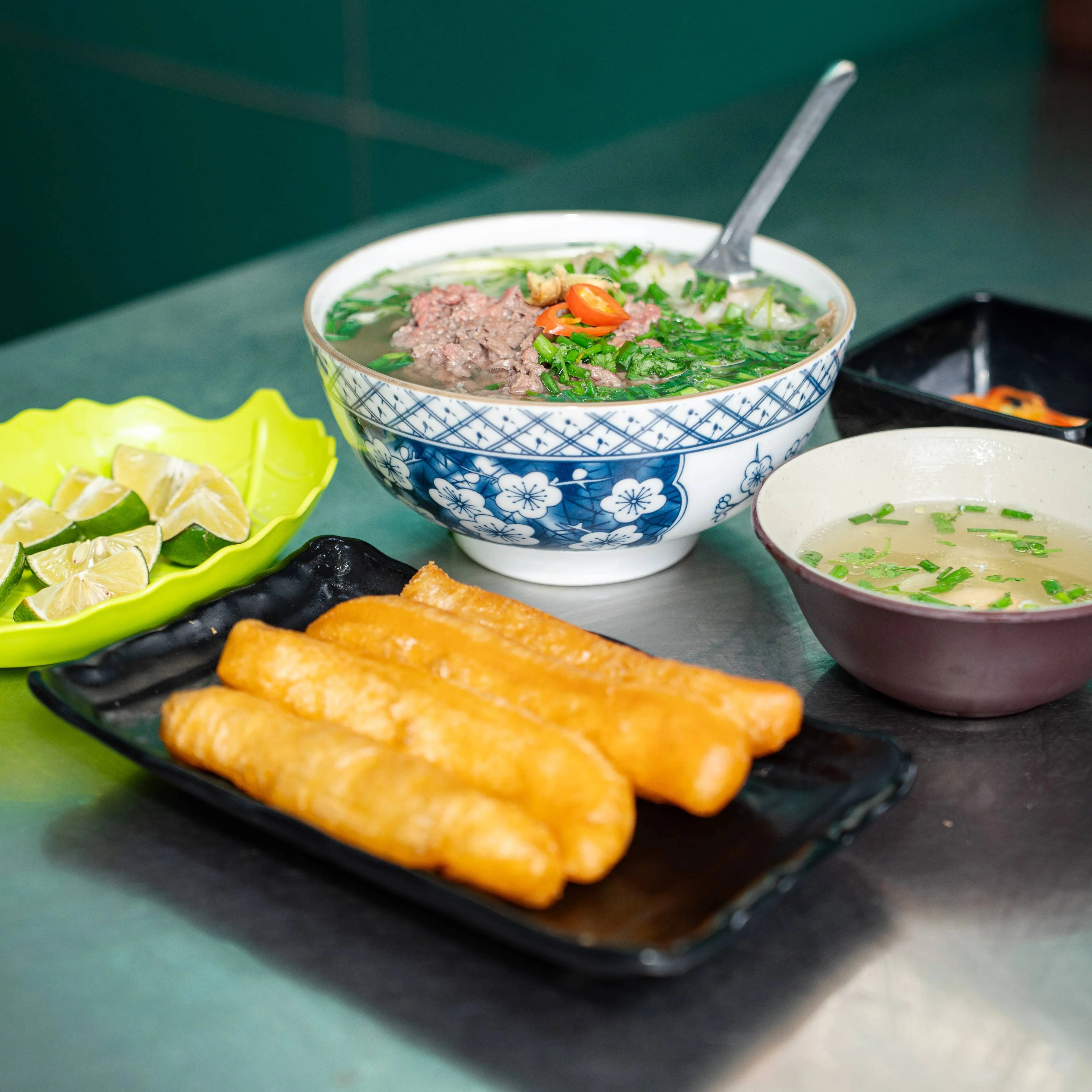 ‘Miếng ngon Hà Nội’ và những quán ăn huyền thoại hôm nay