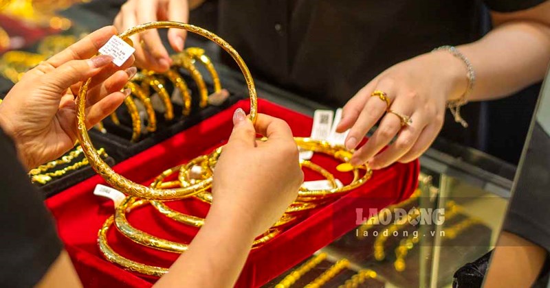 Dữ liệu việc làm Mỹ yếu kéo giá vàng lên đỉnh 7 tuần