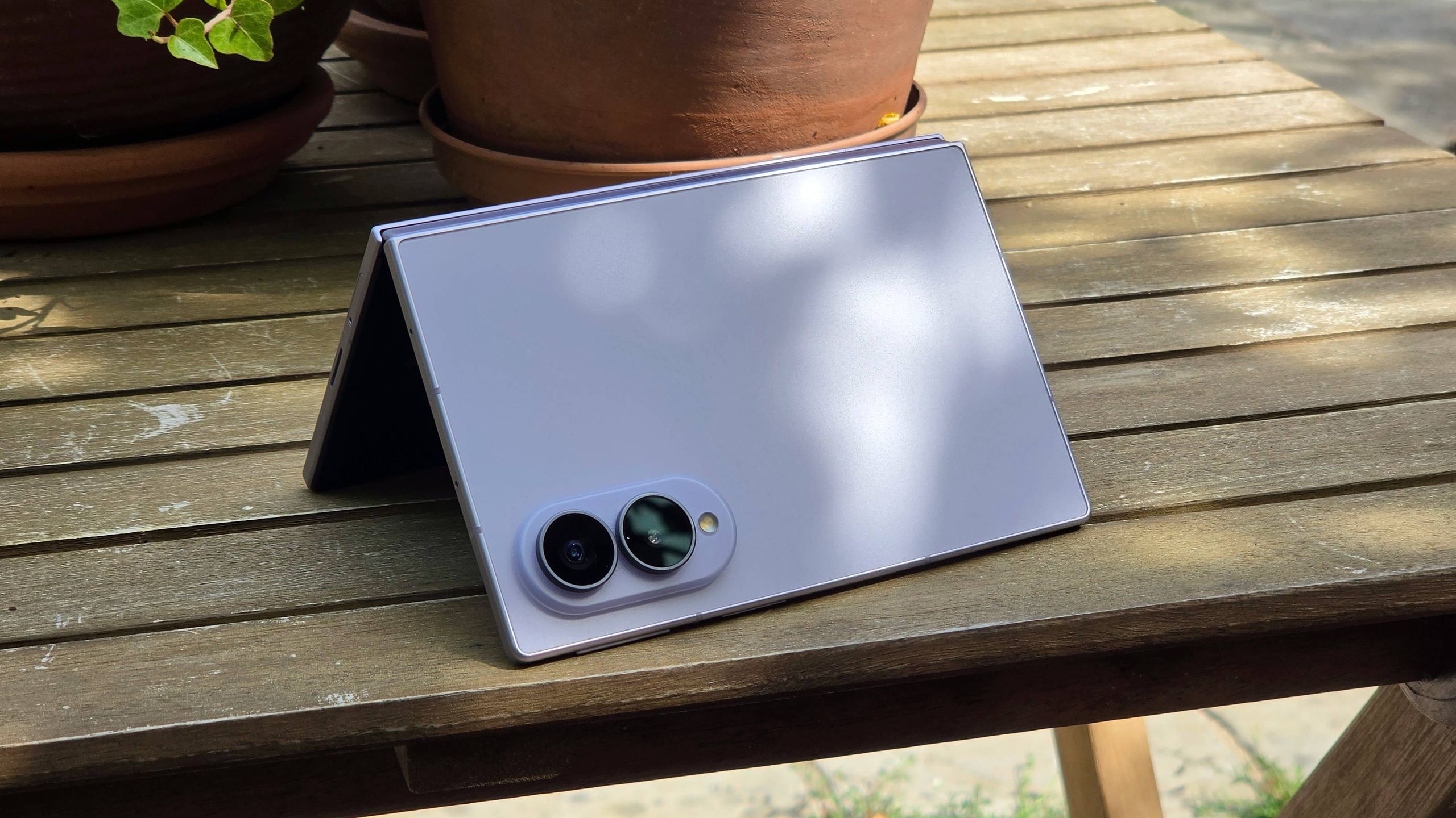 Galaxy Z Fold 8’s Real Design Flaw Is Flatness, Not the Crease