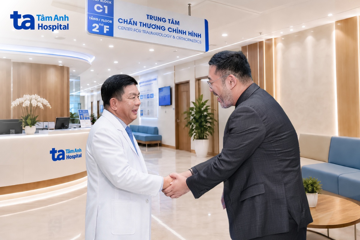 Bệnh viện Việt Nam vượt mốc 100 ca thay khớp khó bằng robot AI CUVIS-Joint