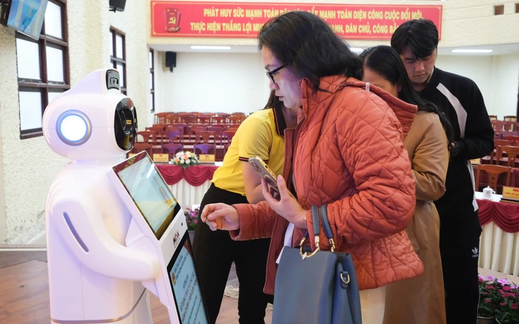 Robot phải đi học và thi chứng chỉ trước khi đi làm