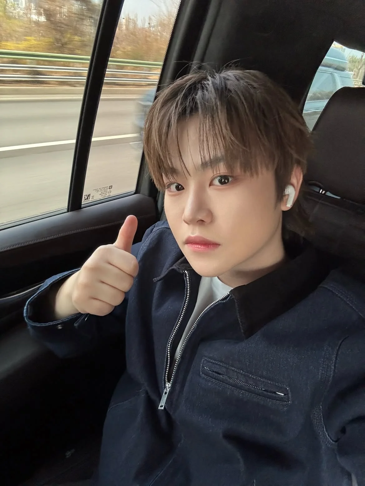 Từ MV viral đến sân khấu K-pop: Lớn lên dưới ánh đèn không như mơ