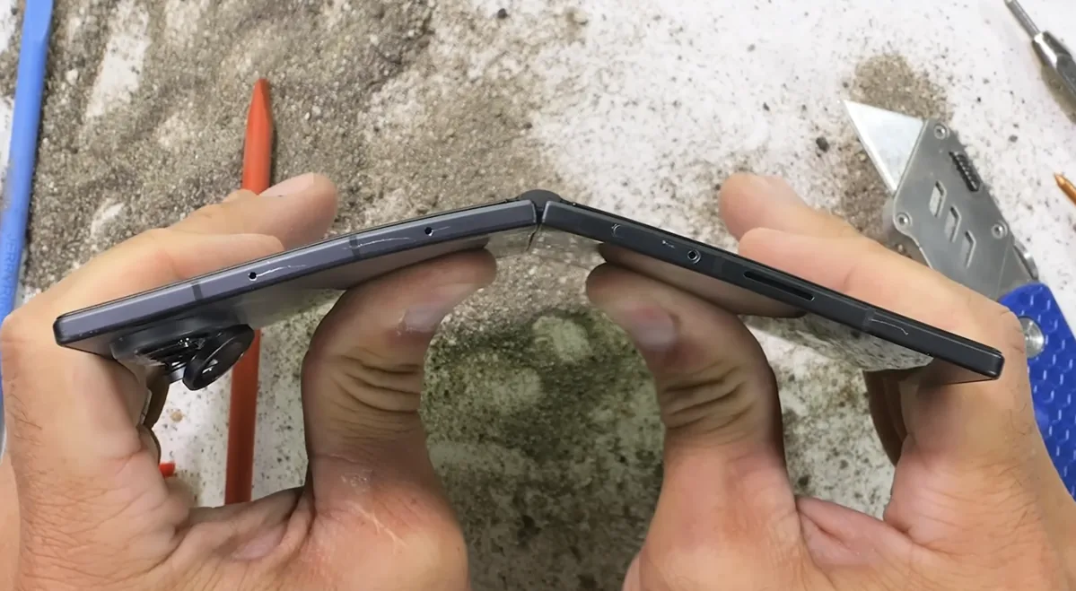 We Drop-Tested Flagship Phones and Cases to See What Really Protects Them