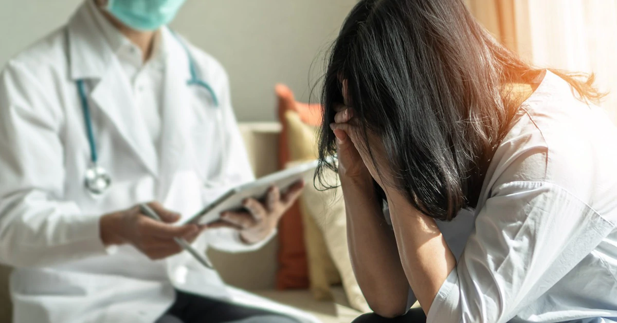 Học sinh giỏi nhưng mất ngủ, chán ăn, mất kinh: Cha mẹ đừng nhầm lẫn với “yếu sinh lý” hay lười biếng