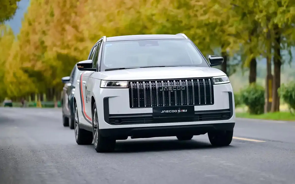 Ô tô điện và hybrid bùng nổ: Cơ hội nào cho khách Việt?