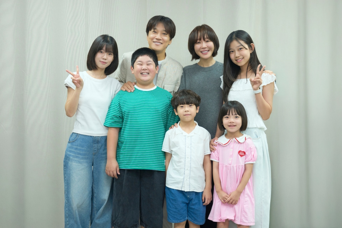 Cha Tae-hyun và Uhm Ji-won bắt tay khuấy đảo phim cảnh sát hài trên Netflix