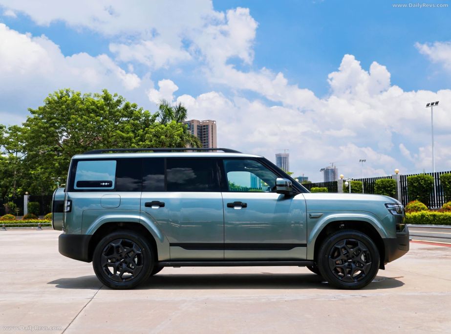 BYD Ti7 PHEV 7 chỗ: đối thủ mới của Land Cruiser và Defender
