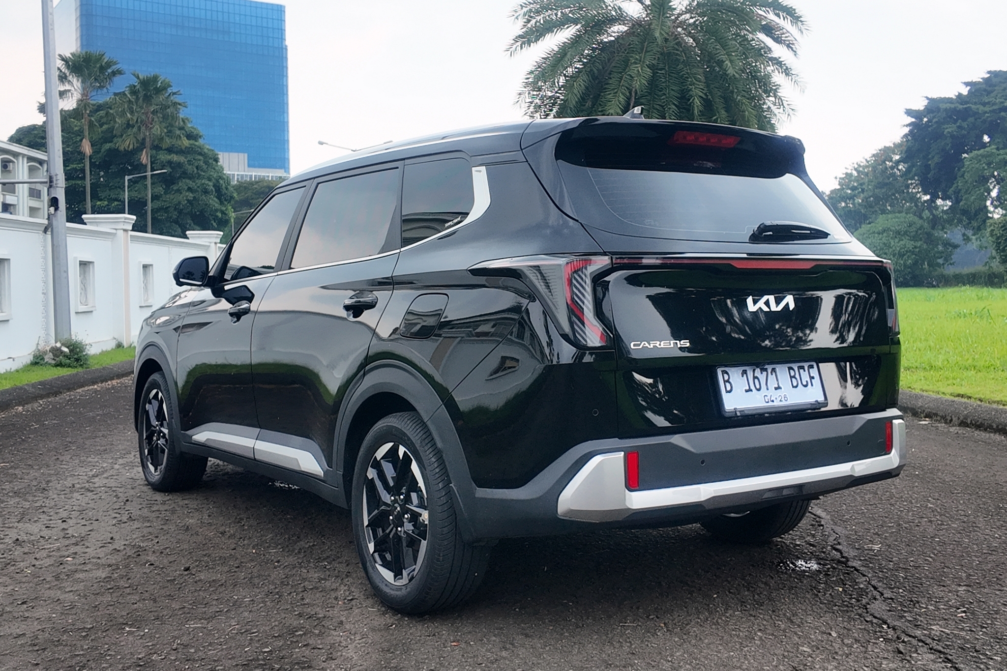 Kia Carens facelift: cú lột xác để tấn công Xpander, Veloz Cross