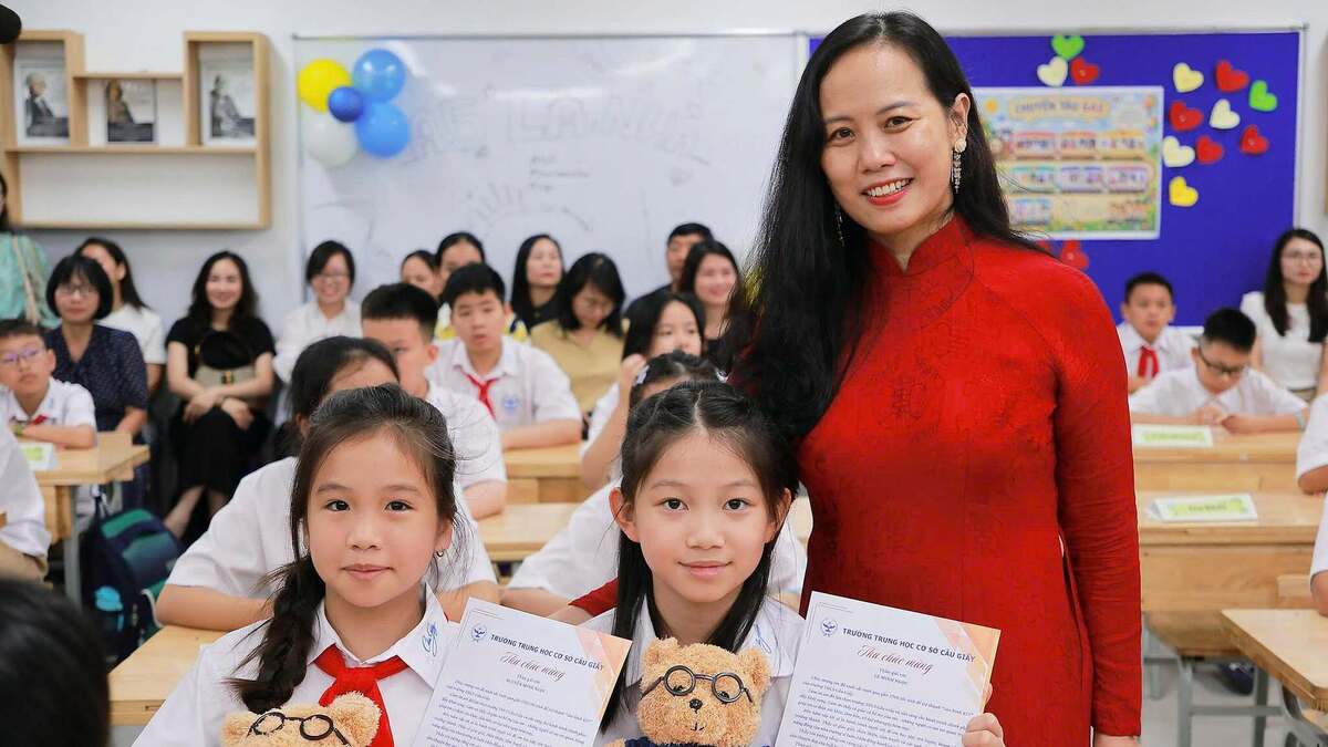Học phí trường công chất lượng cao ở Hà Nội tăng gấp đôi: phụ huynh nên chuẩn bị gì?