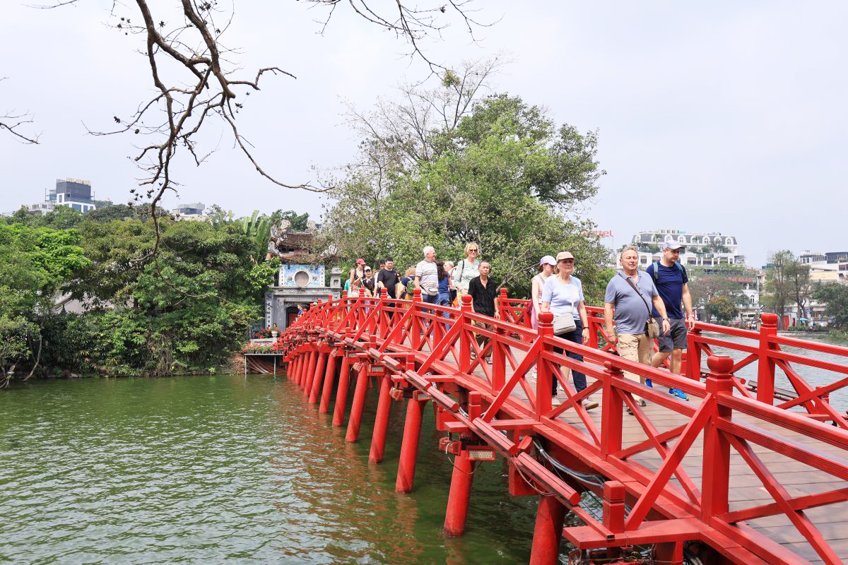 13,9 triệu khách quốc tế sau 7 tháng: Châu Âu thành động lực mới