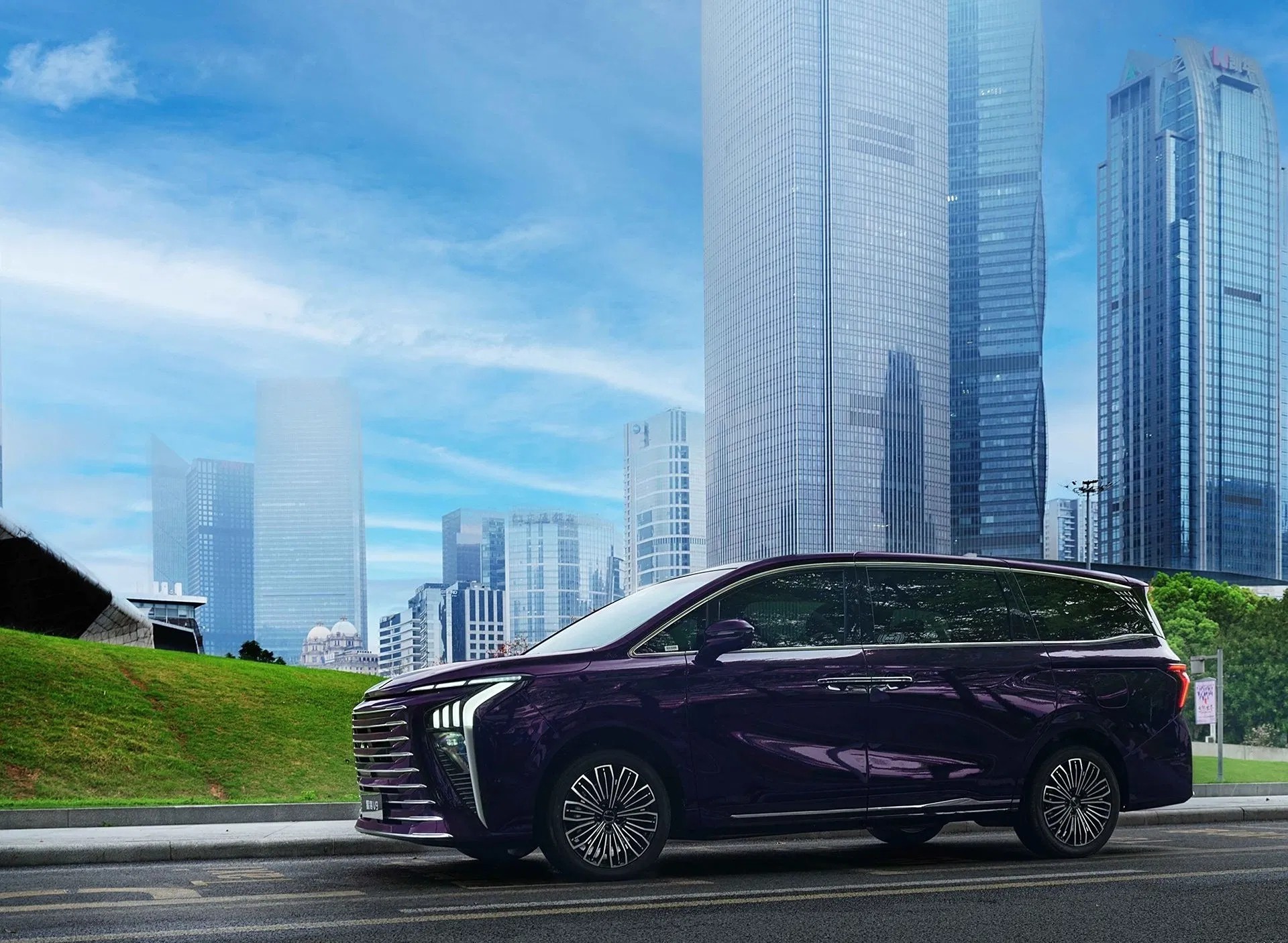 BYD Ti7 và Forthing V9: cuộc đổ bộ PHEV làm nóng phân khúc SUV 7 chỗ