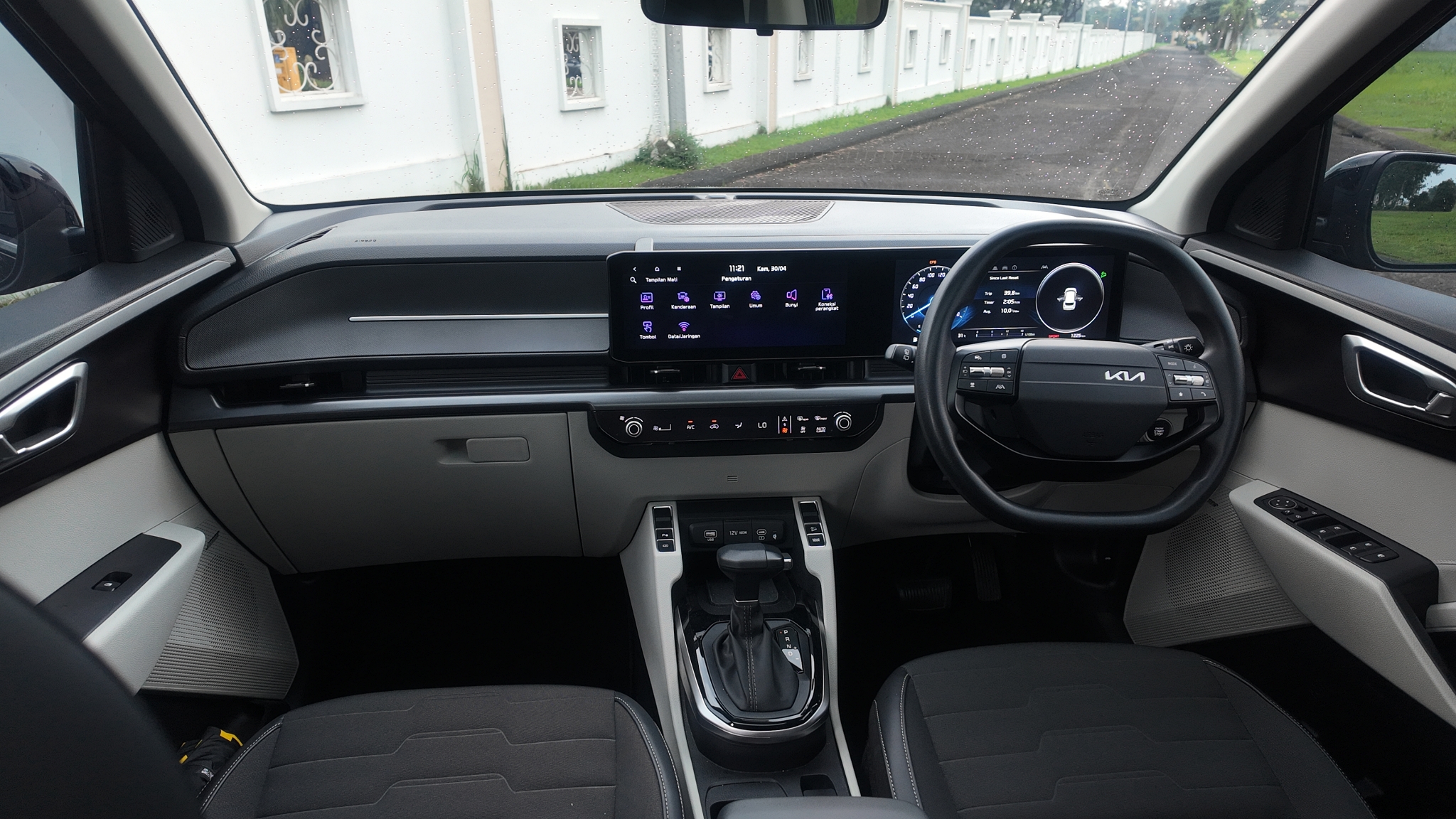 Kia Carens facelift: cú lột xác để tấn công Xpander, Veloz Cross