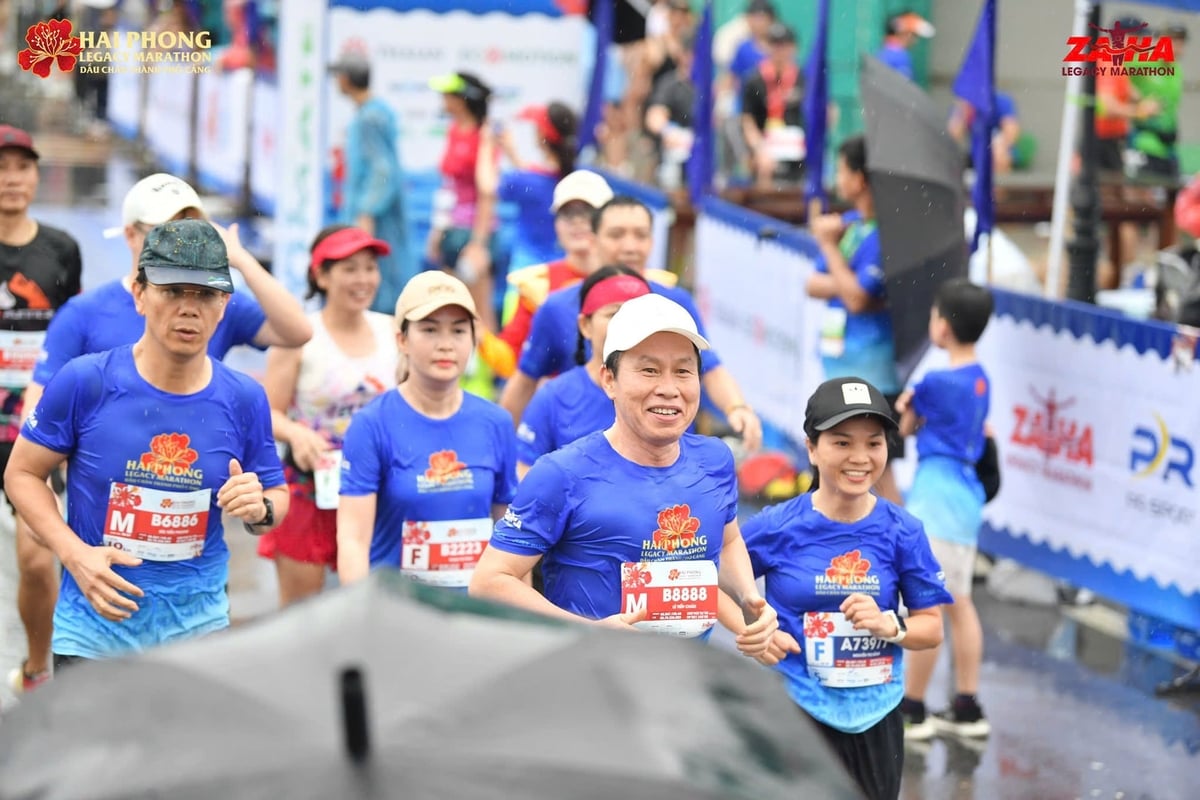So sánh hai giải nửa marathon lớn nhất: Chọn đường chạy nào cho bạn?