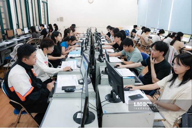 Thi tốt nghiệp THPT trên máy tính: Cơ hội và áp lực chuẩn bị mới