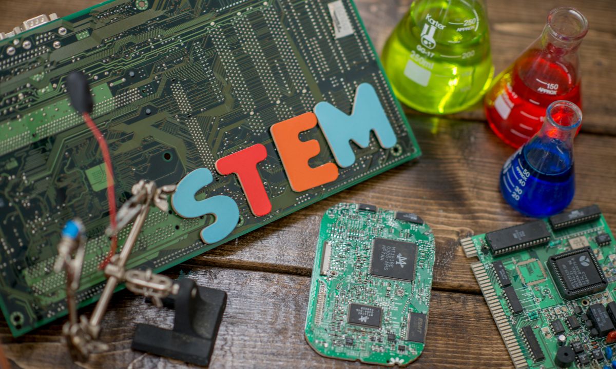 Đẩy mạnh STEM và AI trong trường học: Đổi mới nhưng không chạy theo phong trào