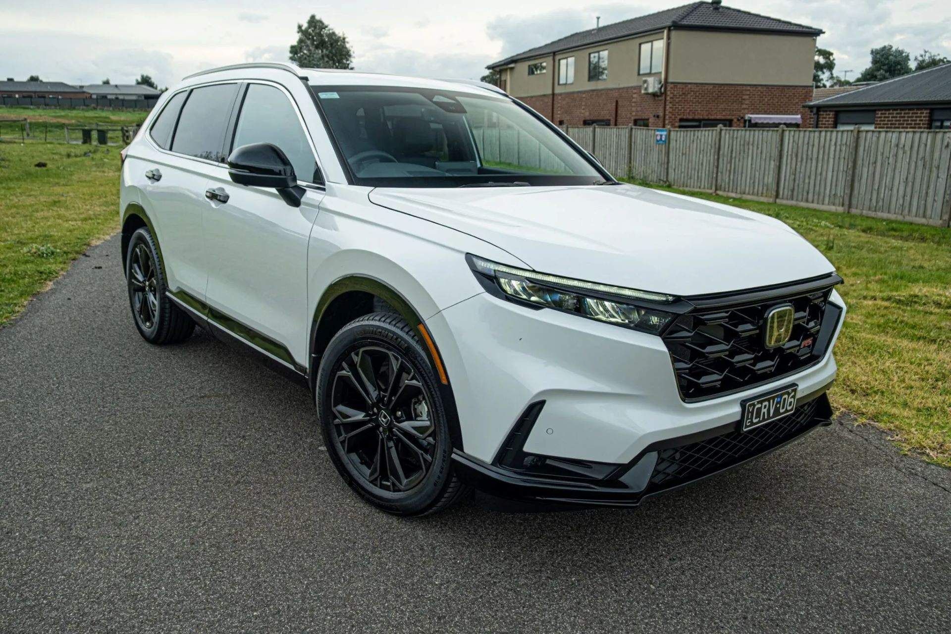 Honda CR-V e:HEV, Corolla Cross hay Mazda CX-30: nên chọn SUV hybrid nào?