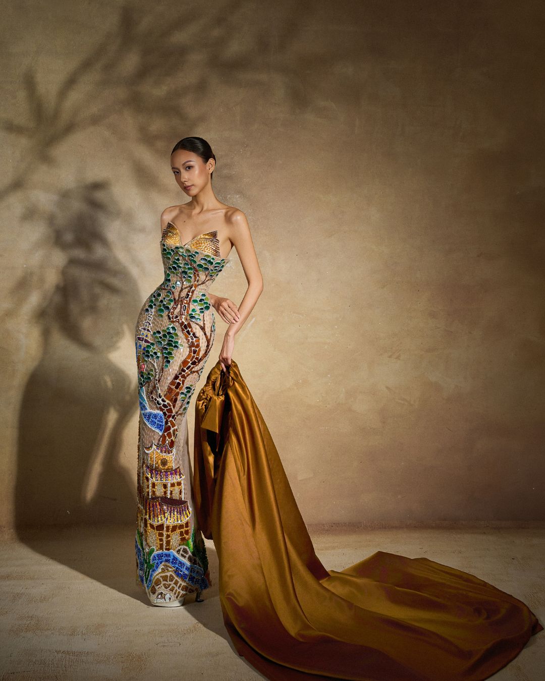 Từ gốm Linh Phước đến gấm tơ tằm: Di sản thủ công bước vào haute couture