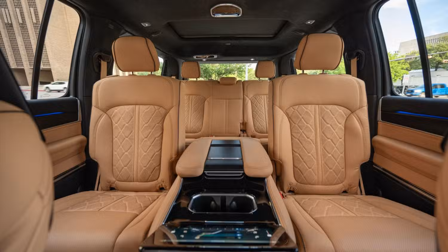 American Luxury SUV Price Cut Makes It a Smarter Buy Than Premium Rivals