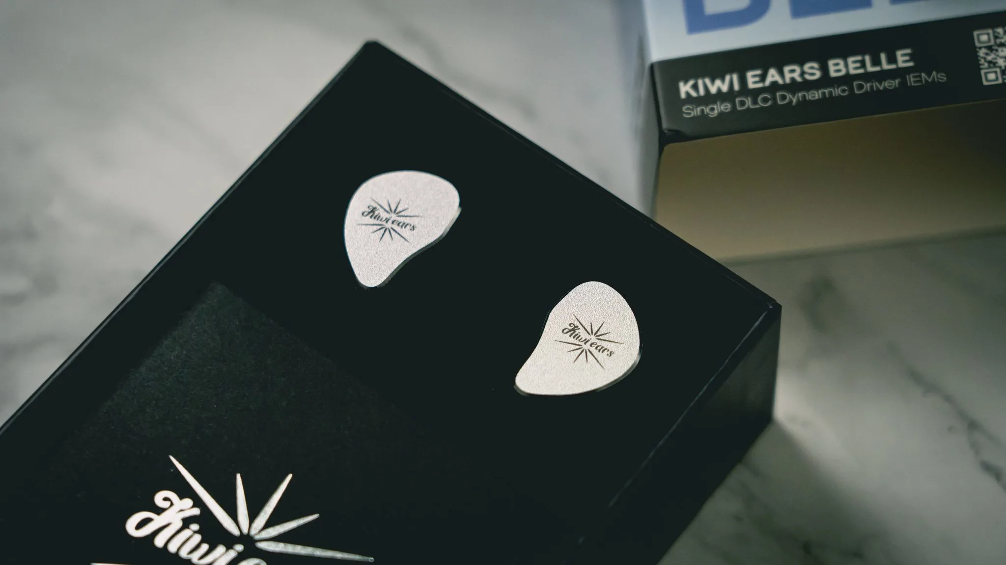 Single Dynamic vs Hybrid Driver IEMs Under $200: Which Tuning Wins