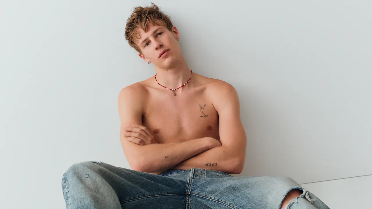How to Steal the Effortless Denim Looks From Gap’s Latest Celebrity Campaign
