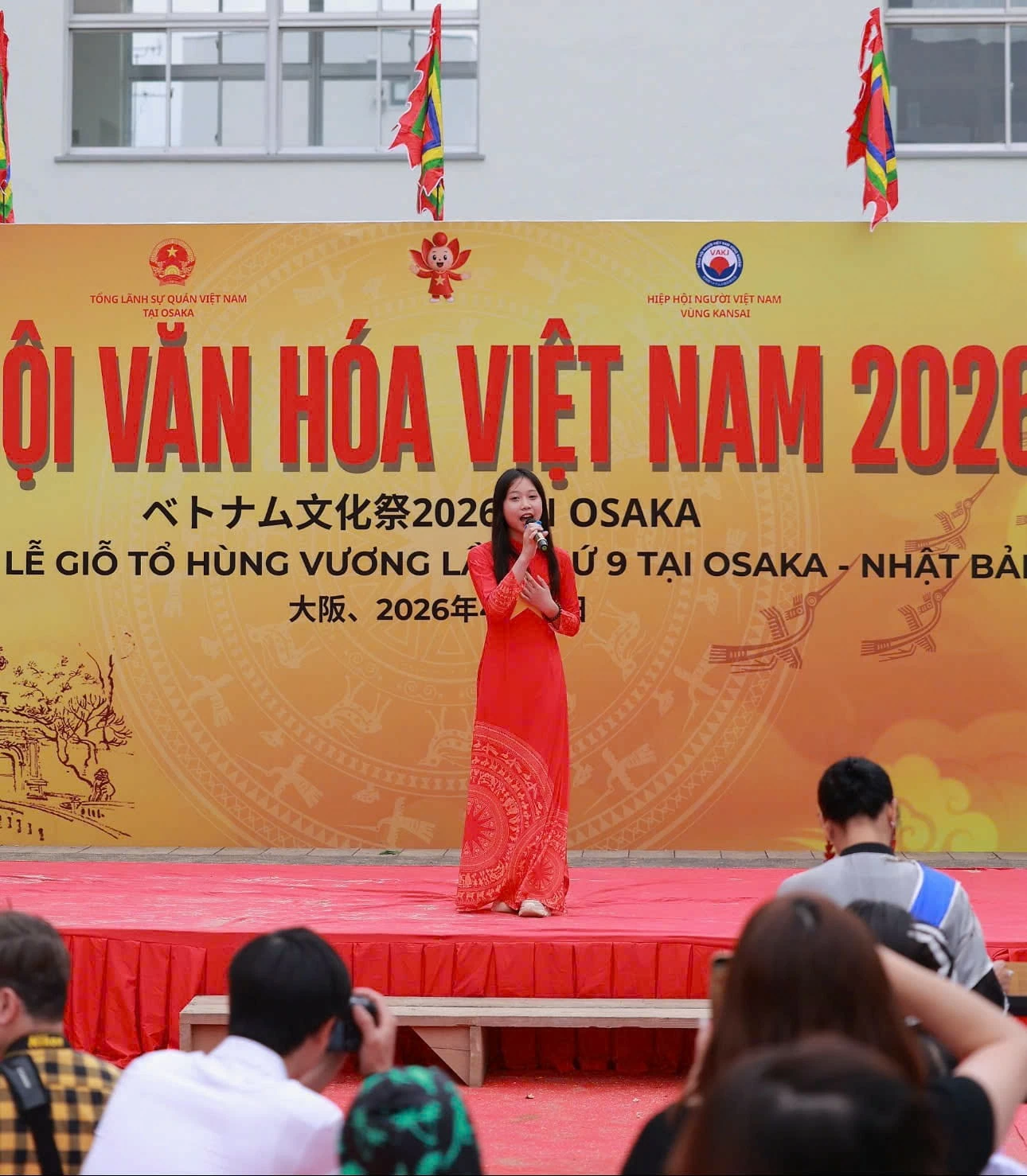Hai cuộc thi hát lớn nhất hè: khác định dạng, chung cơ hội