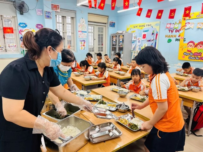 Từ chính sách tới bữa ăn: Khoảng cách trong dinh dưỡng học đường