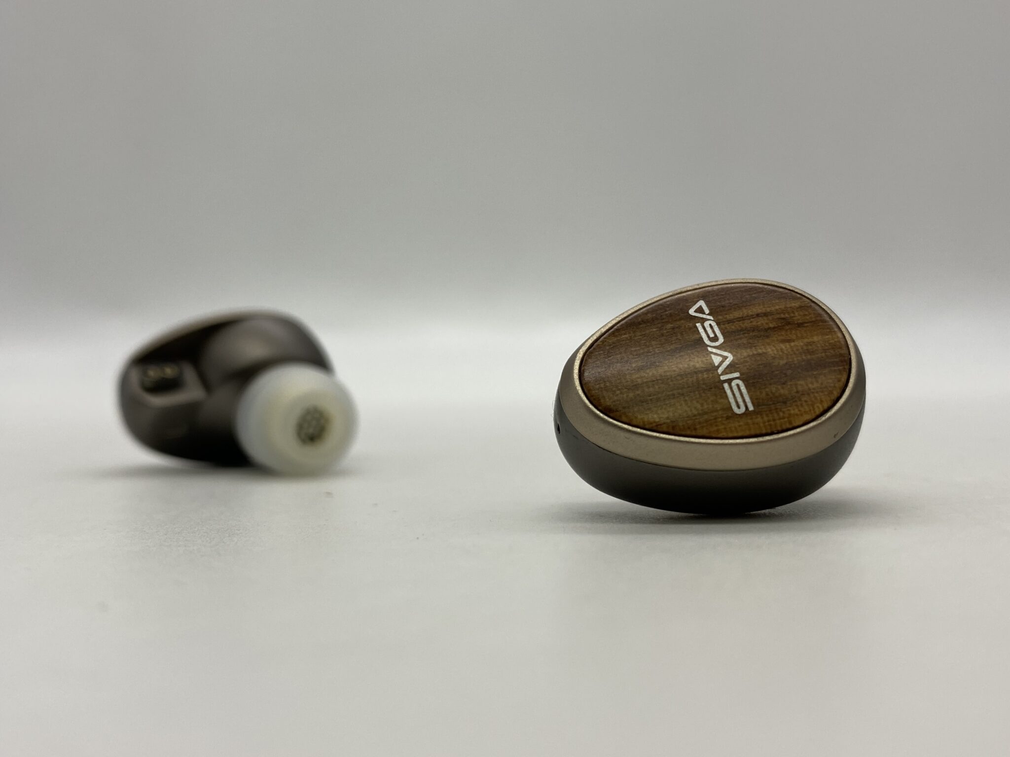Sivga Nightingale Pro vs Kinera Frigg: chọn IEM nào cho âm thanh chi tiết?