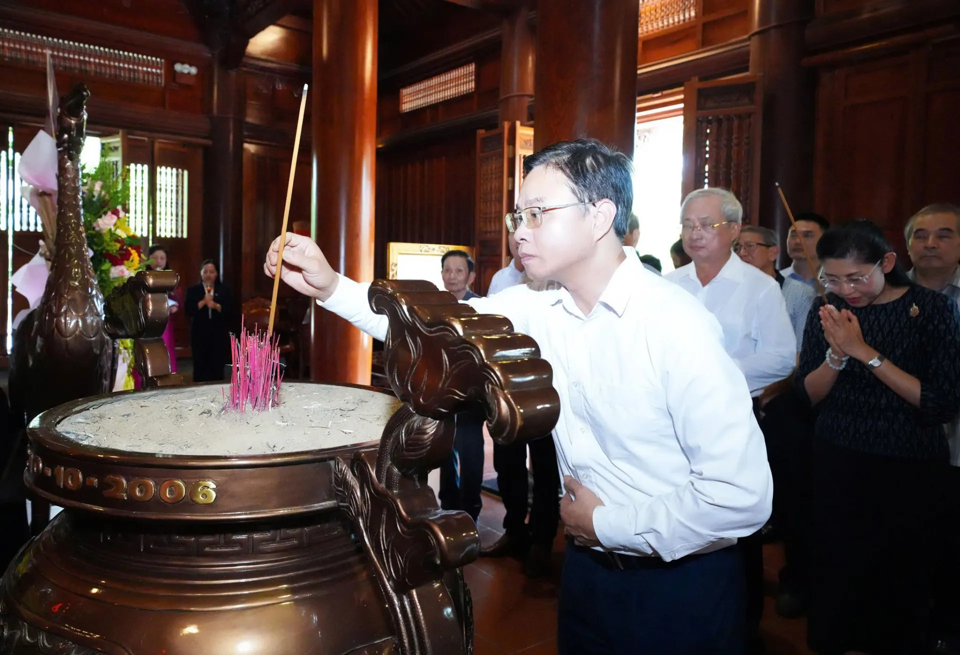 Ngoại giao ký ức: những vòng hoa vun đắp quan hệ Việt - Thái
