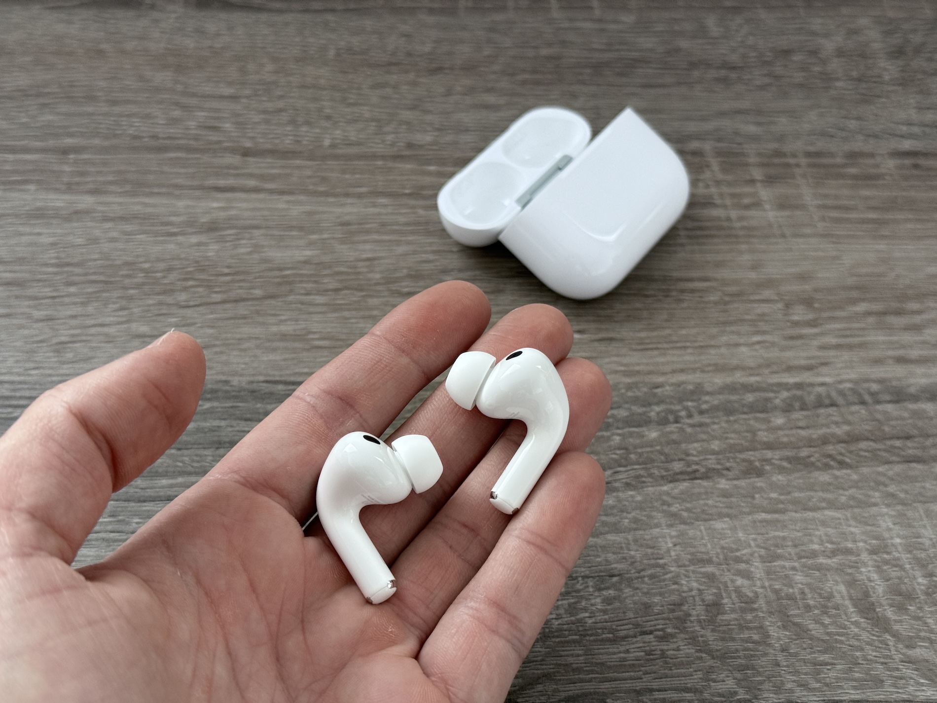 AirPods Pro 3 chống ồn gấp đôi: có đáng 5,99 triệu?