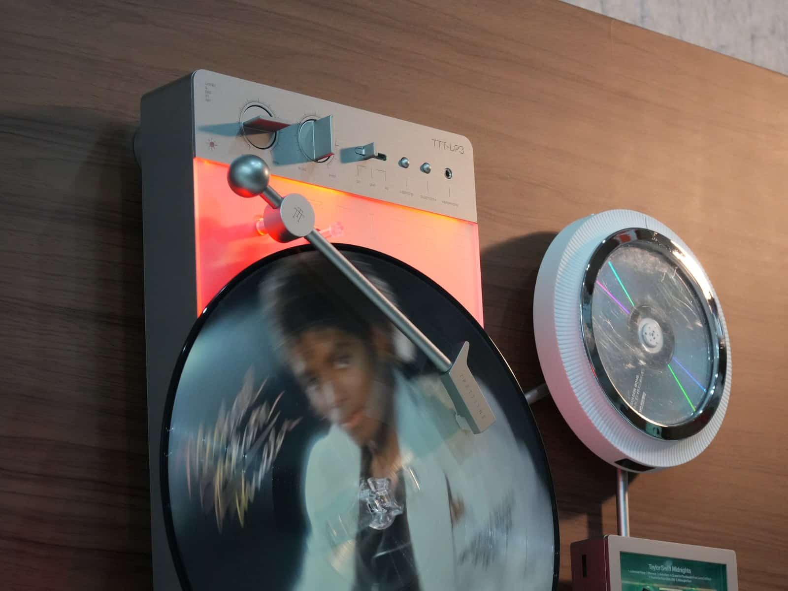 Máy nghe nhạc retro DIY đang trở lại đầy thuyết phục