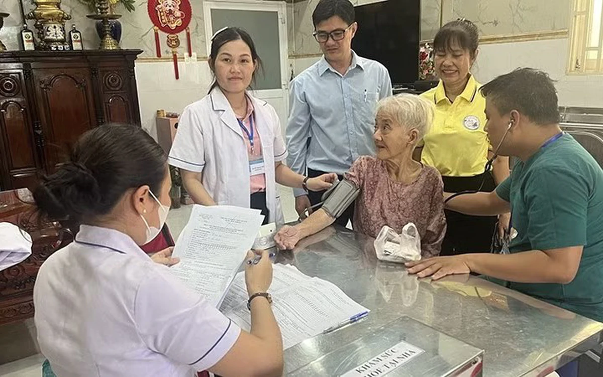 Chăm sóc sức khỏe tại nhà: Cơ hội lớn, rào cản không nhỏ